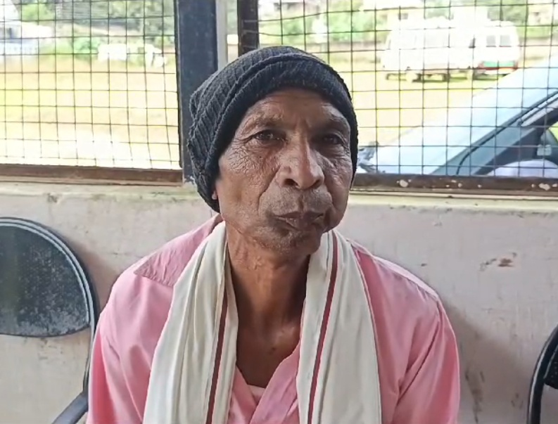 AMBIKAPUR : 6 साल पूर्व मुख के कैंसर से पीड़ित व्यक्ति ने अपने सफल इलाज होने पर अस्पताल पहुंच कर डॉक्टर का जताया आभार 