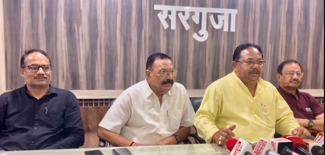 AMBIKAPUR : भूपेश के बेटे कांग्रेस के कौन से पद पर है जो कांग्रेस प्रदर्शन कर रही है - प्रबोध मिंज